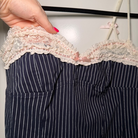 NWT Kimchi Blue Lexi Pinstripe Lace Trim + Bow Detail Cami Urban Outfitters - Picture 5 of 12